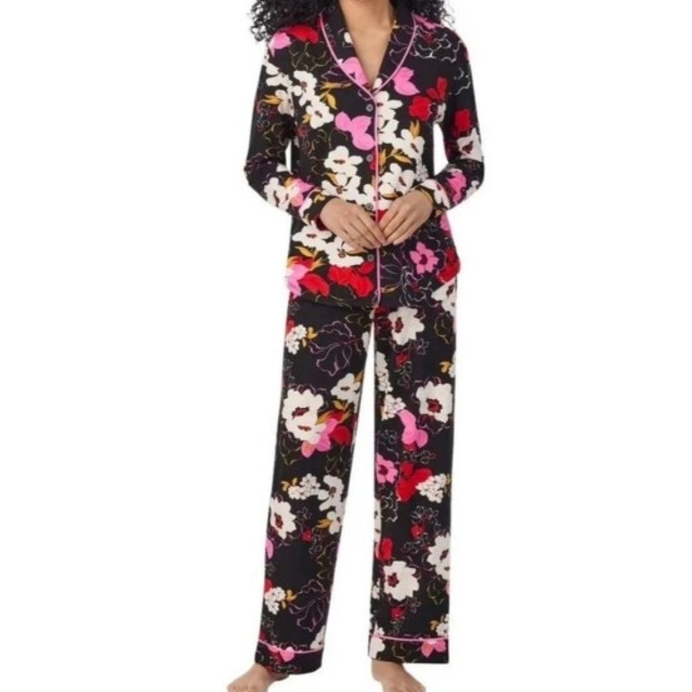 Room Service Women's Shawl Collar Pajama Set